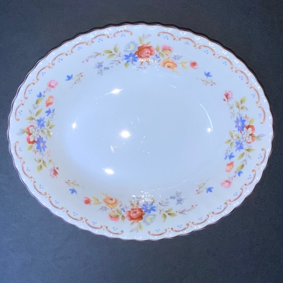 Set of 2 Vintage Royal Albert Jubilee Rose Oval Serving Bowls - EUC! - Picture 3 of 6